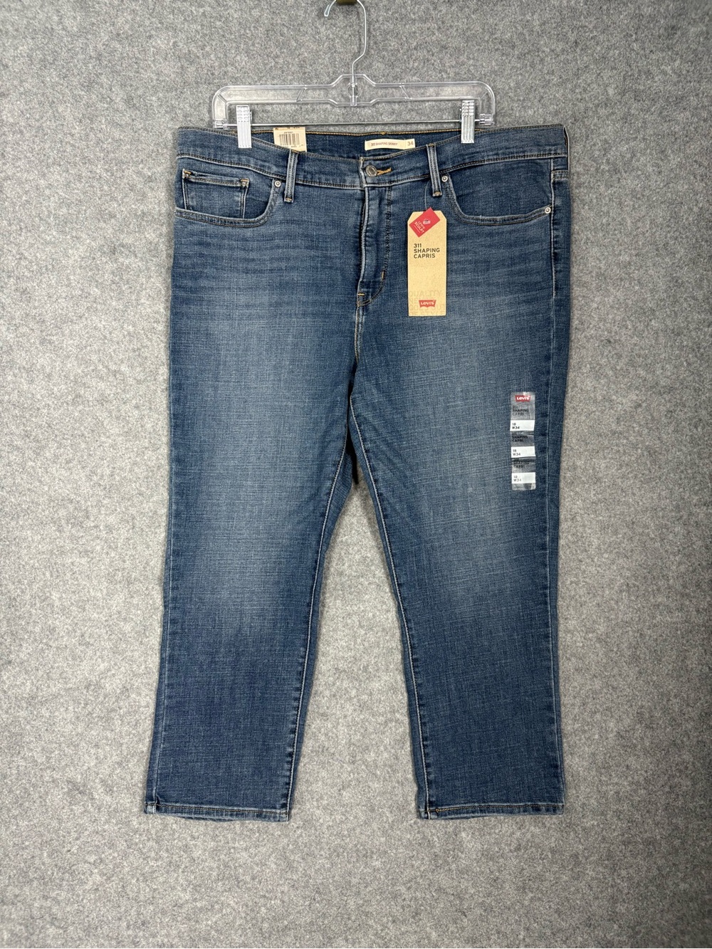 NWT Levi’s 311 Shaping Skinny Capri Jeans Size 18 W34